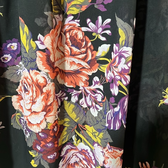 Pleione Women’s Floral Top - Picture 4 of 7